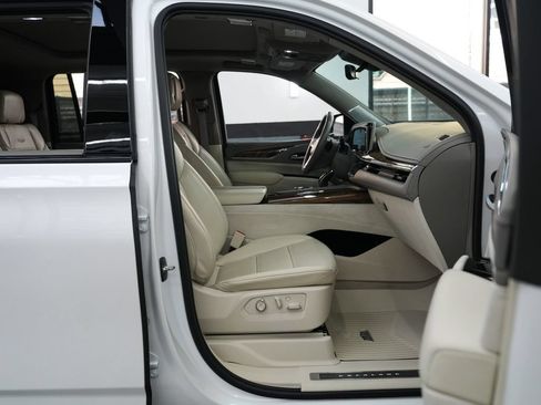 Used 2024 Cadillac Escalade ESV Sport Platinum w/ LPO, ONYX Package AWD/4WD image 41