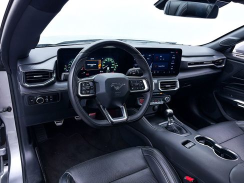 Used 2025 Ford Mustang GT Premium RWD image 19