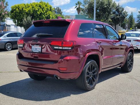 Used 2018 Jeep Grand Cherokee Altitude RWD image 5