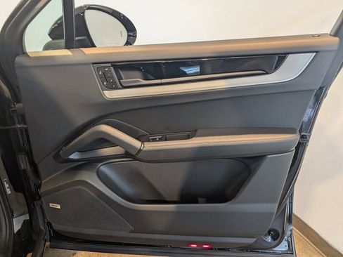 Used 2024 Porsche Cayenne Coupe image 31