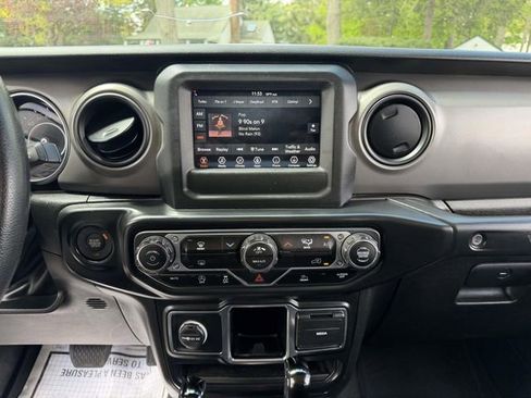 Used 2022 Jeep Wrangler Unlimited Sport AWD/4WD image 24