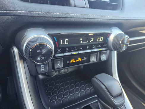 Used 2025 Toyota RAV4 XLE image 28