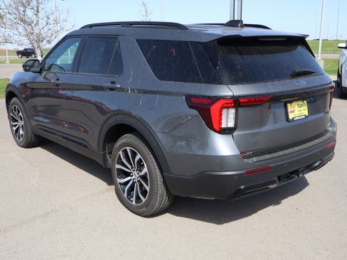 Used 2025 Ford Explorer ST-Line AWD/4WD image 5