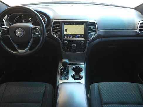 Used 2018 Jeep Grand Cherokee Laredo RWD image 10