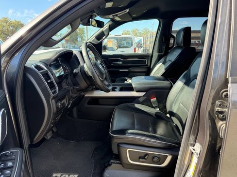Used 2019 RAM 1500 Laramie AWD/4WD image 10