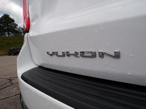Used 2022 GMC Yukon XL SLE AWD/4WD image 15