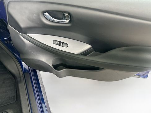 Used 2025 Nissan Leaf S image 30