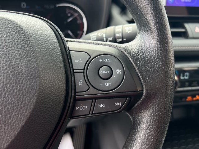 Used 2025 Toyota RAV4 XLE FWD image 41