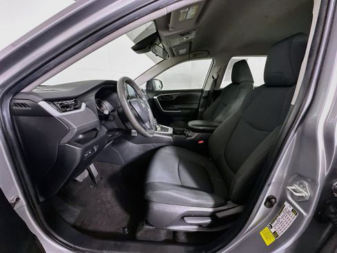 Used 2021 Toyota RAV4 LE FWD image 13