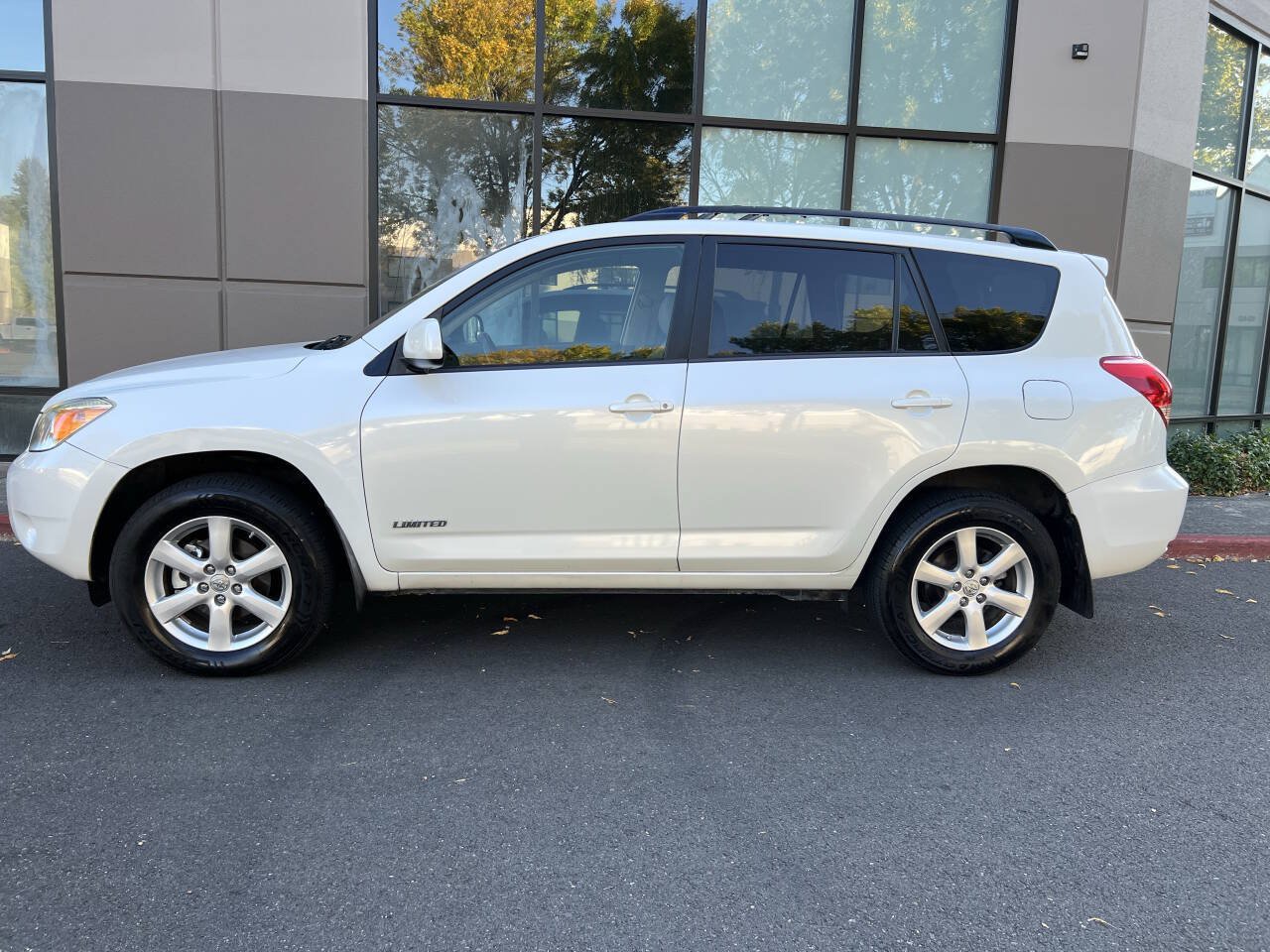 Used 2008 Toyota RAV4 Limited AWD/4WD image 8