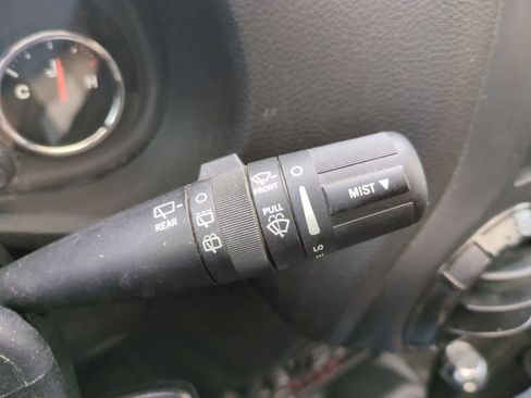 Used 2018 Jeep Wrangler Unlimited Rubicon w/ Connectivity Group image 25