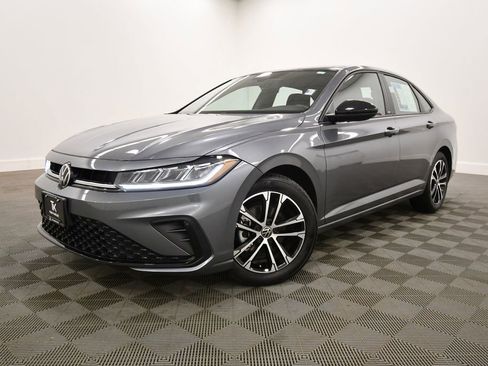 Used 2025 Volkswagen Jetta Sport FWD image 2
