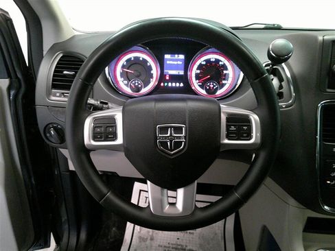 Used 2016 Dodge Grand Caravan SXT w/ Rear Park Assist Package image 12