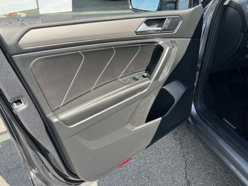 Certified 2023 Volkswagen Tiguan SE image 6
