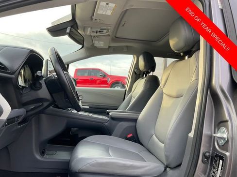 Used 2022 Toyota Sienna XLE image 10