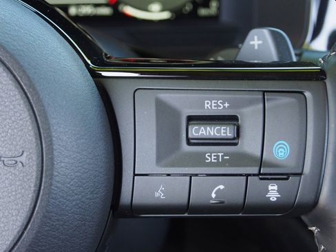 Used 2025 Nissan Pathfinder Platinum FWD image 28
