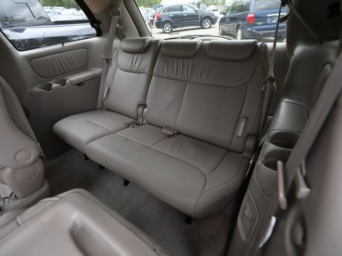 Used 2010 Toyota Sienna XLE FWD image 14
