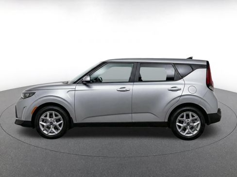 Used 2025 Kia Soul LX w/ LX Technology Package FWD image 7