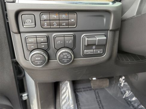 Certified 2025 Chevrolet Suburban High Country image 24