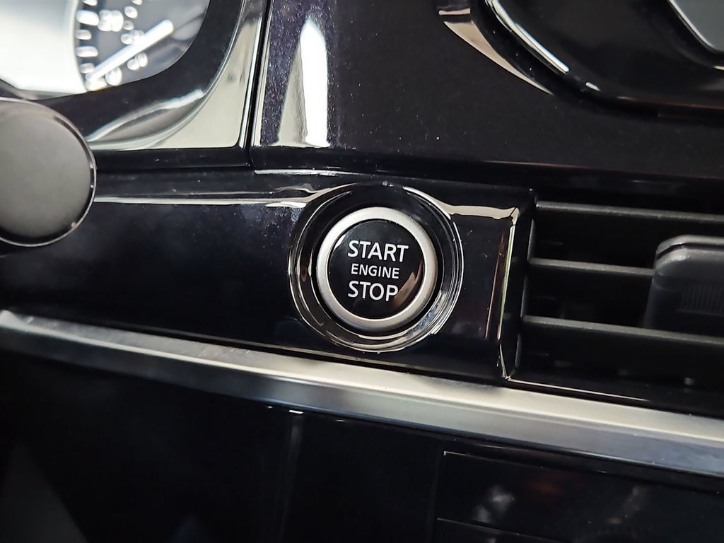 Used 2024 Nissan Pathfinder SV FWD image 16