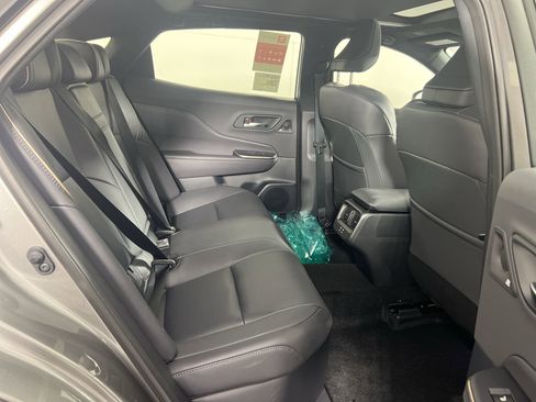 Used 2023 Toyota Crown Limited image 31