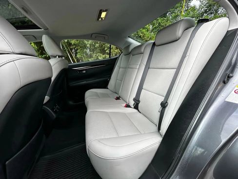 Used 2018 Lexus ES 350 w/ Navigation System Package image 37