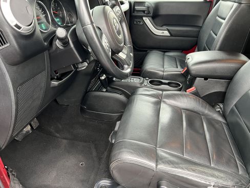 Used 2012 Jeep Wrangler Unlimited Sahara w/ Connectivity Group image 11