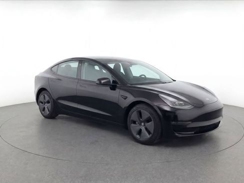 Used 2023 Tesla Model 3 Standard Range RWD image 2