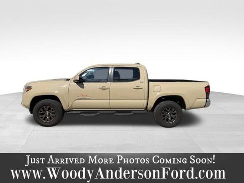 Used 2020 Toyota Tacoma SR5 RWD image 3
