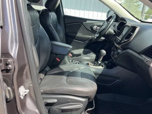 Used 2015 Jeep Cherokee Latitude w/ Comfort/Convenience Group AWD/4WD image 36