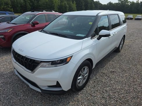 Used 2024 Kia Carnival LX FWD image 3