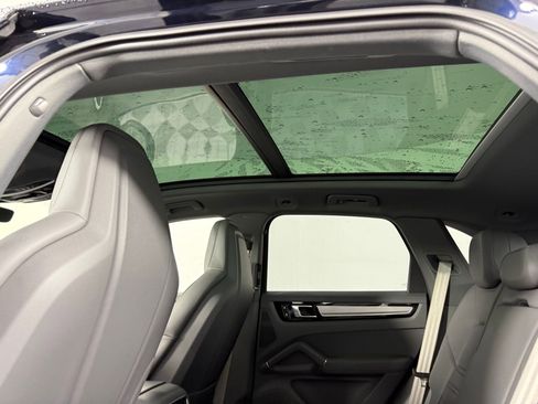 Used 2023 Porsche Cayenne S image 19