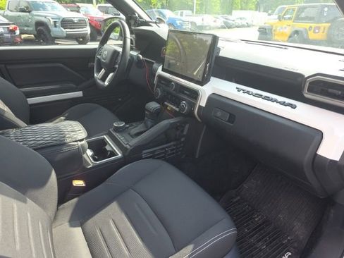 Used 2024 Toyota Tacoma TRD Off-Road AWD/4WD image 12