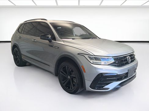 Used 2023 Volkswagen Tiguan SE R-Line FWD image 3