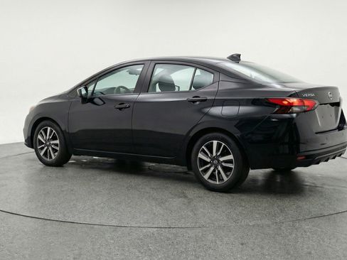 Used 2025 Nissan Versa SV image 9