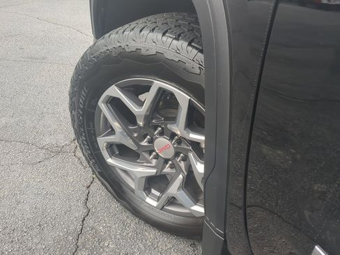 Used 2024 GMC Sierra 1500 Denali w/ Technology Package image 9