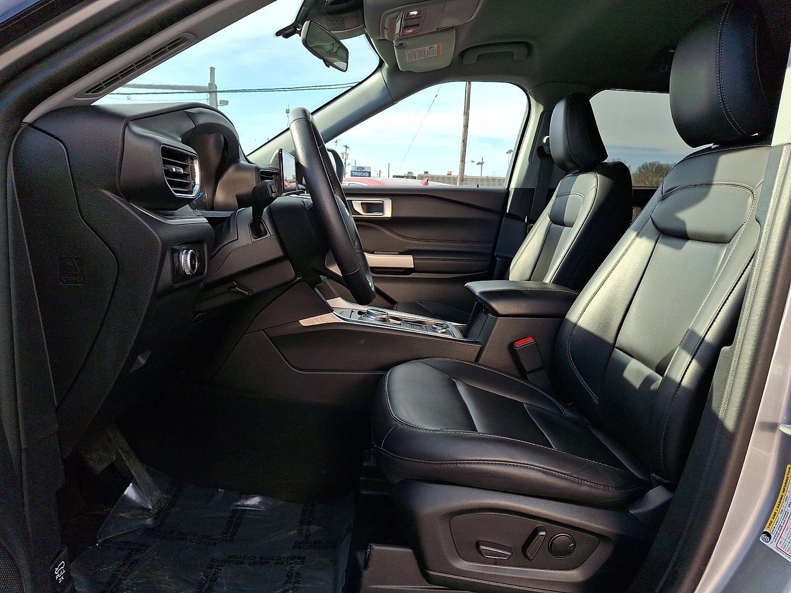 Certified 2023 Ford Explorer XLT w/ Equipment Group 202A AWD/4WD image 14