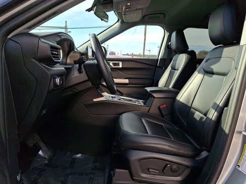 Certified 2023 Ford Explorer XLT w/ Equipment Group 202A AWD/4WD image 14