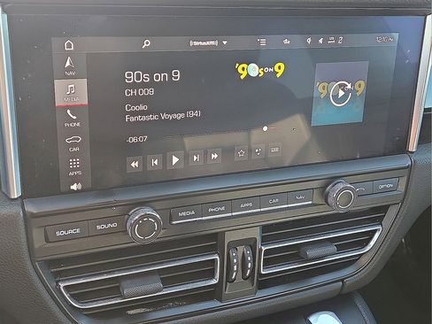 Used 2020 Porsche Macan image 20