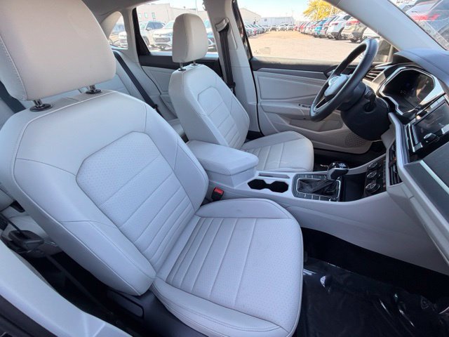 Certified 2024 Volkswagen Jetta SE w/ Panoramic Sunroof Package FWD image 23