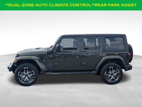 Used 2024 Jeep Wrangler Unlimited w/ Convenience Group AWD/4WD image 11