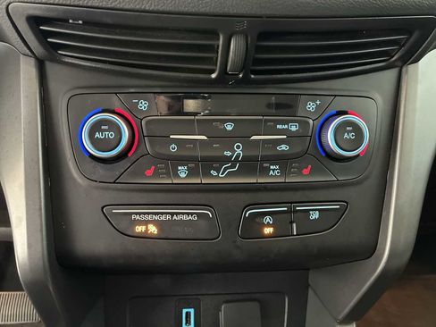 Used 2018 Ford Escape SE w/ Ford Safe & Smart Package image 16