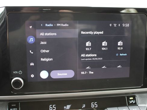 Used 2025 Toyota Camry LE FWD image 30
