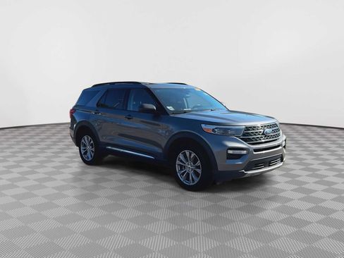 Used 2023 Ford Explorer XLT w/ Equipment Group 202A AWD/4WD image 2