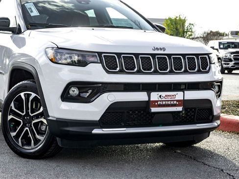 Used 2024 Jeep Compass Limited image 3