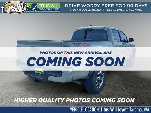 Used 2022 Toyota Tacoma TRD Off-Road w/ TRD Premium Off Road Package AWD/4WD image 4