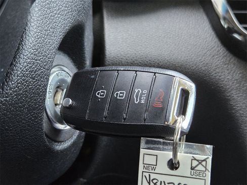 Used 2019 Kia Optima LX image 23