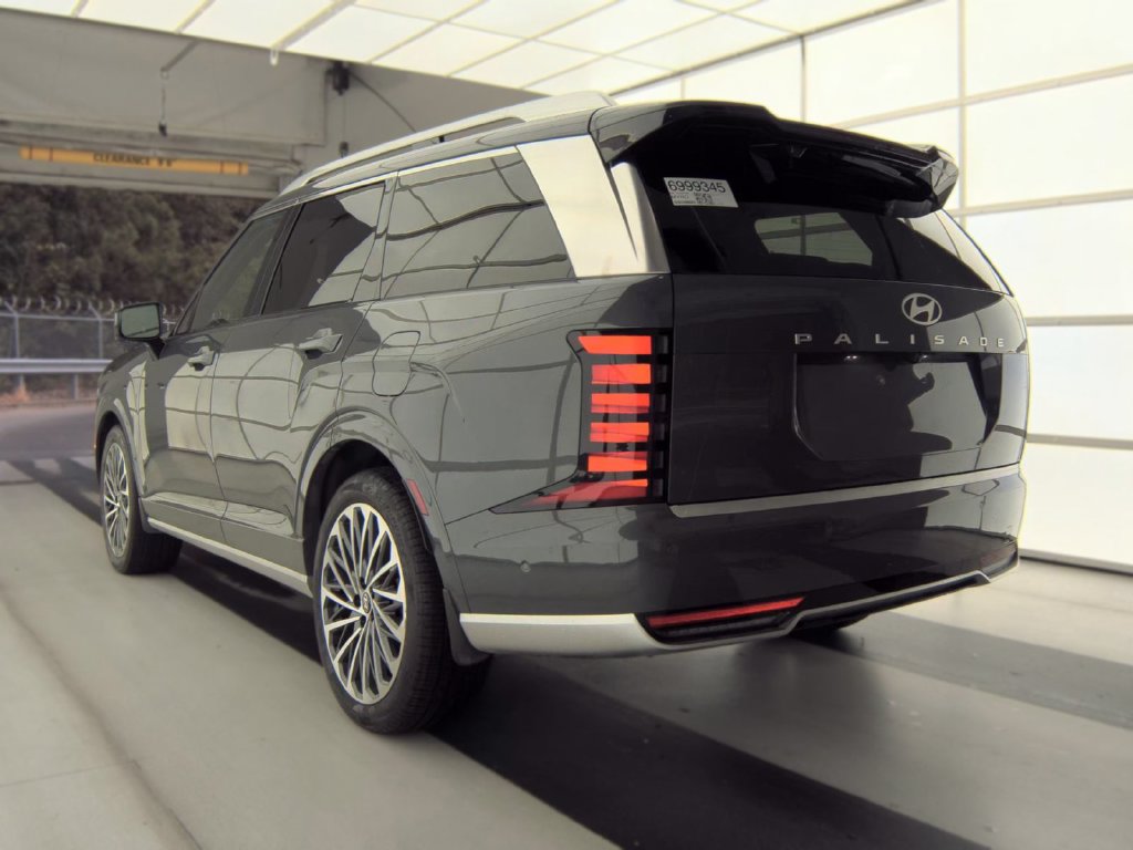 Used 2026 Hyundai Palisade Calligraphy FWD image 4