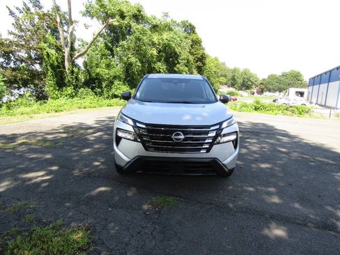 Used 2024 Nissan Rogue S AWD/4WD image 39