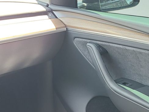 Used 2023 Tesla Model Y Long Range AWD/4WD image 19